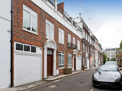 Town house to rent in Stanhope Mews East, South Kensington, London SW7