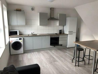 4 bedroom flat for rent in Stoke Road, Shelton, Stoke-On-Trent, ST4