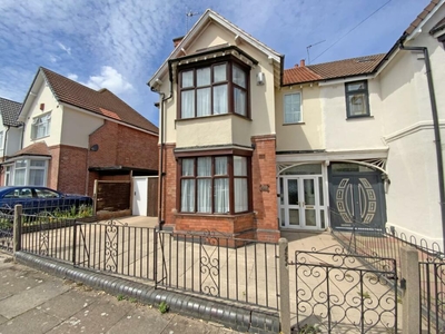 4 bedroom semi-detached house for sale in Roundhill Road, Evington, Leicester, LE5