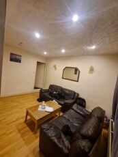 2 Bed Terraced House, Turner Plavce, BD7
