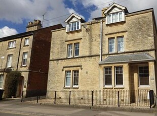 2 Bedroom Apartment For Rent In Cirencester, Gloucestershire