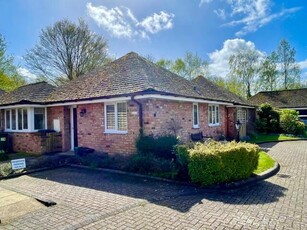 2 Bedroom Bungalow For Sale In Stratford-upon-avon, Warwickshire