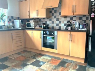 2 Bedroom End Terrace House To Rent