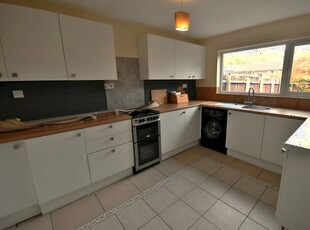 2 Bedroom Semi Detached House To Rent