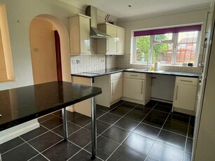 3 Bedroom Detached House To Rent