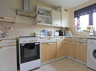 3 bedroom end of terrace house to rent Dagenham, RM8 1YE