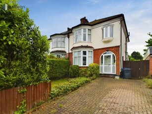 3 bedroom semi-detached house for sale Coulsdon, CR5 2JF