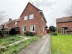 3 Bedroom Semi-detached House For Sale In Grimsby, N.e. Lincs