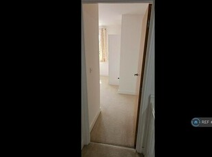 3 Bedroom Semi-Detached House To Rent