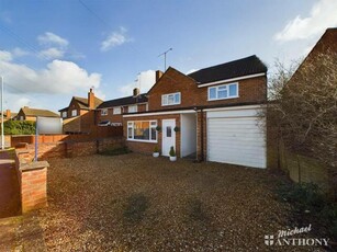 4 Bedroom End Of Terrace House For Sale In Leighton Buzzard