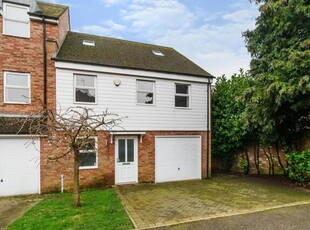 4 Bedroom End Of Terrace House For Sale In Toddington