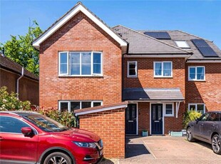 4 Bedroom Semi-detached House For Sale In Kings Langley, Hertfordshire