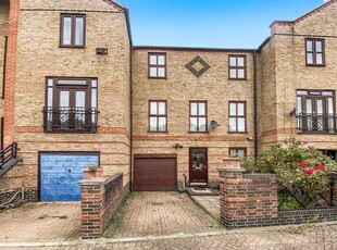 4 bedroom terraced house for sale London, E6 5LY