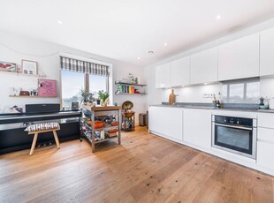 Flat in Cavendish Road, Colliers Wood, SW19