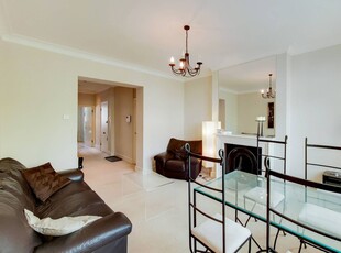 Flat in Cleveland Square, Bayswater, W2