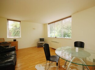 Flat in Dinerman Court, St John's Wood, NW8
