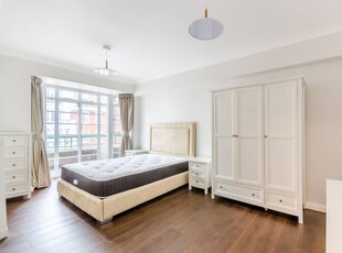 Flat in Gloucester Place, Marylebone, NW1