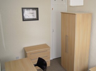 Room in 4-Bedroom Apartment in Tower Hamlets