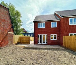 Semi-detached house to rent Aylesbury, HP21 7SN