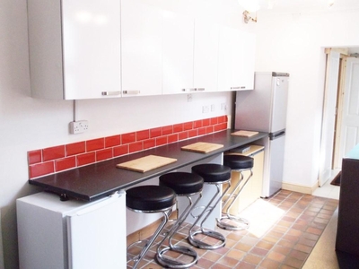 5 bedroom terraced house for rent in Lorne Road, Clarendon Park, Leicester, Leicestershire, LE2