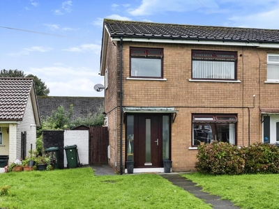 3 bedroom end of terrace house for sale in Stratford Close, Lancaster, LA1