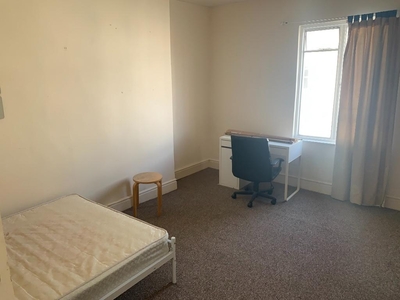 3 bedroom flat for rent in Regent Street, Leamington Spa, Warwickshire, CV32