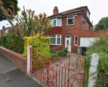 4 bedroom semi-detached house for sale in Kings Road Stretford, M32 8JT, M32