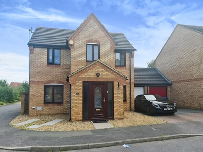 4 bedroom detached house for sale in Tynemouth Rise, Milton Keynes, MK10