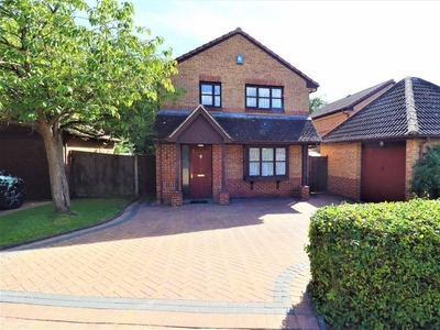 4 bedroom detached house for sale in Wetherby Gardens, Racecourses, Milton Keynes, MK3