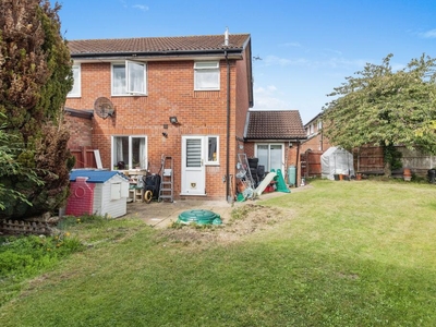 4 bedroom semi-detached house for sale in Hyde Close, Newport Pagnell, MK16