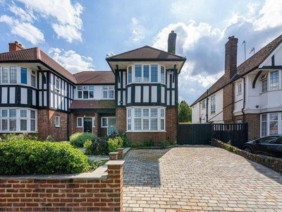 4 bedroom semi-detached house for sale Southgate, N14 6PY