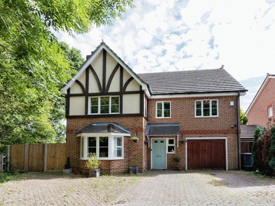 6 bedroom detached house for sale in Wood End, Chineham, Basingstoke, Hampshire, RG24