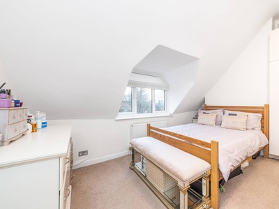 Flat in Sunningfields Road, Hendon, NW4