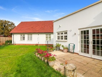 2 Bedroom Retirement Property For Sale In Gerrards Cross, Buckinghamshire