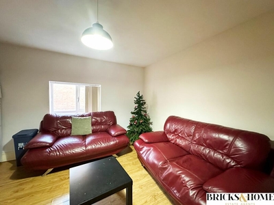 2 bedroom flat for rent in Welford Road, Leicester, LE2