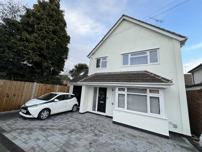 3 bedroom detached house for sale in Carswell Close, Hutton, Brentwood, CM13