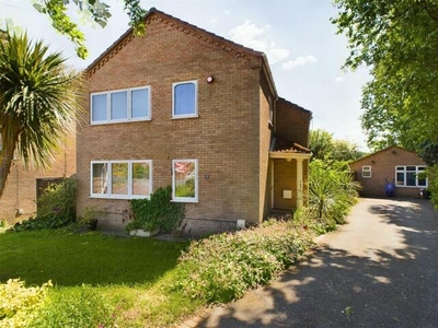 4 Bedroom Detached House For Sale In Wollaton, Nottinghamshire