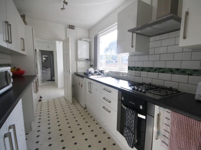 4 bedroom terraced house for rent in Windermere Street, West End, Leicester LE2