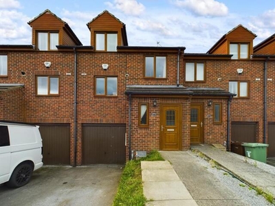 4 Bedroom Town House For Sale In Wakefield