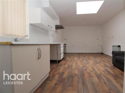 Studio flat for rent in Crafton Street West off Humberstone Gate, LE1