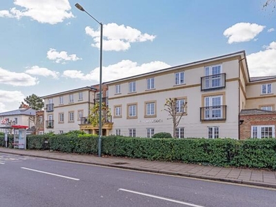 1 Bedroom Ground Floor Flat For Sale In Twickenham, Greater London