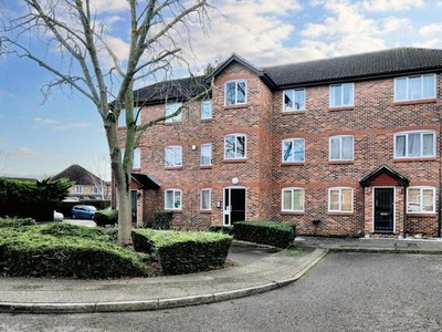 2 Bedroom Flat For Sale In Chelmer Village, Chelmsford