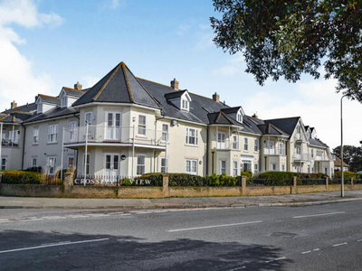2 Bedroom Flat For Sale In Clacton-on-sea, Essex