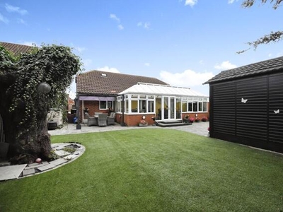 3 Bedroom Bungalow For Sale In Rayleigh, Essex