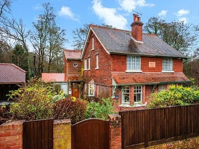 3 Bedroom Semi-detached House For Sale In Oxted