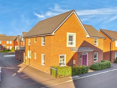 4 Bedroom Detached House For Sale In Barton Seagrave, Northamptonshire