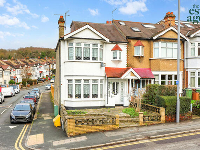 4 Bedroom End Of Terrace House For Sale In North Chingford