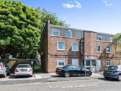 4 Bedroom Flat For Sale In Winchester, Hampshire