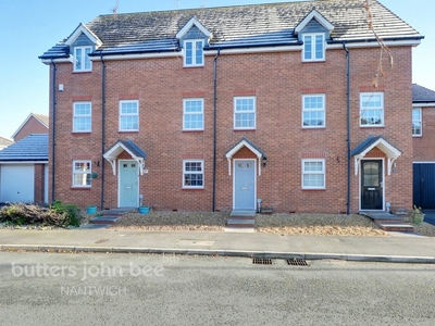 4 bedroom House - Terraced for sale in Stapeley