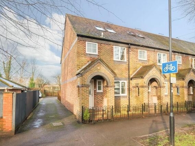 4 Bedroom Terraced House For Rent In Winchester